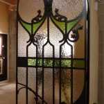 Puertas de hierro forjado con cristalera del patio interior (1)