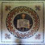 Vista cenital del mosaico ricamente decorado 