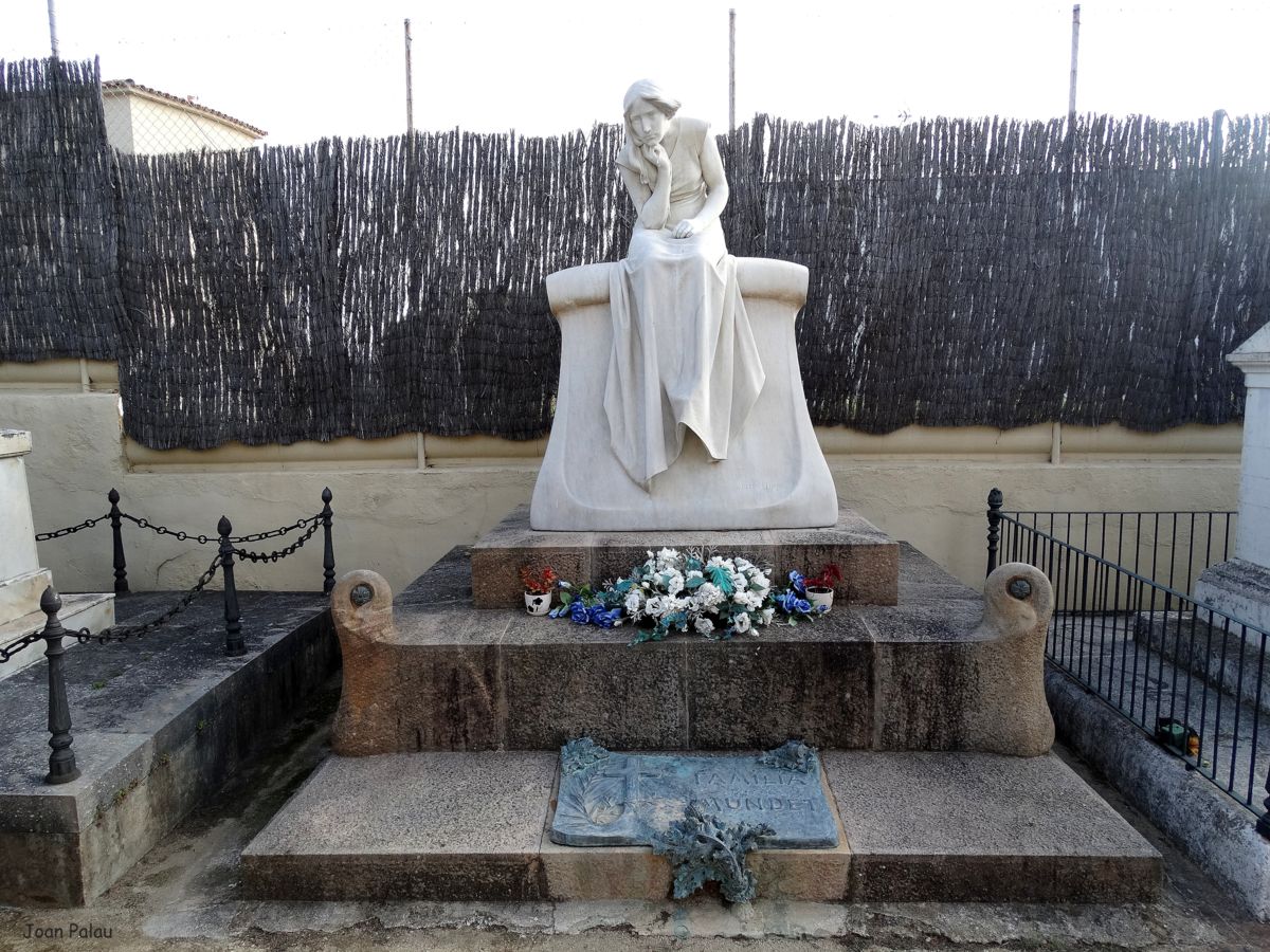 Cementerio de Arenys de Mar Mundet Barcelona Modernista y Singular