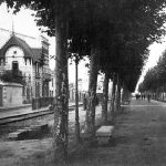 Fotografía antigua del paseo, con la torre a la izquierda
