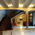 Saló, escala i lavabo - Salón, escalera y lavabo