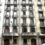 Las dues façanes - Las dos fachadas